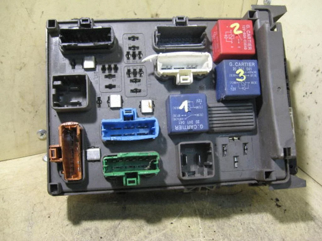 Drošinātāju bloks 82001488098200004201E3830569068882001