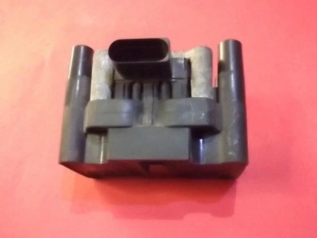 High voltage ignition coil 032905106