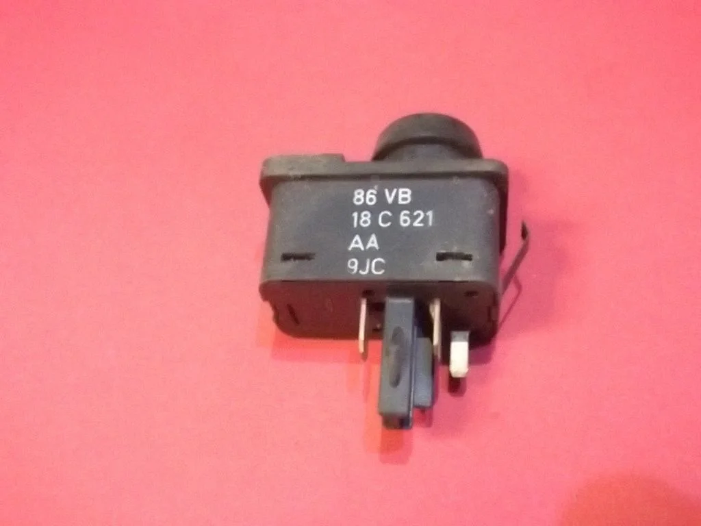 Klaasisoojenduse lüliti 86VB18C621AA