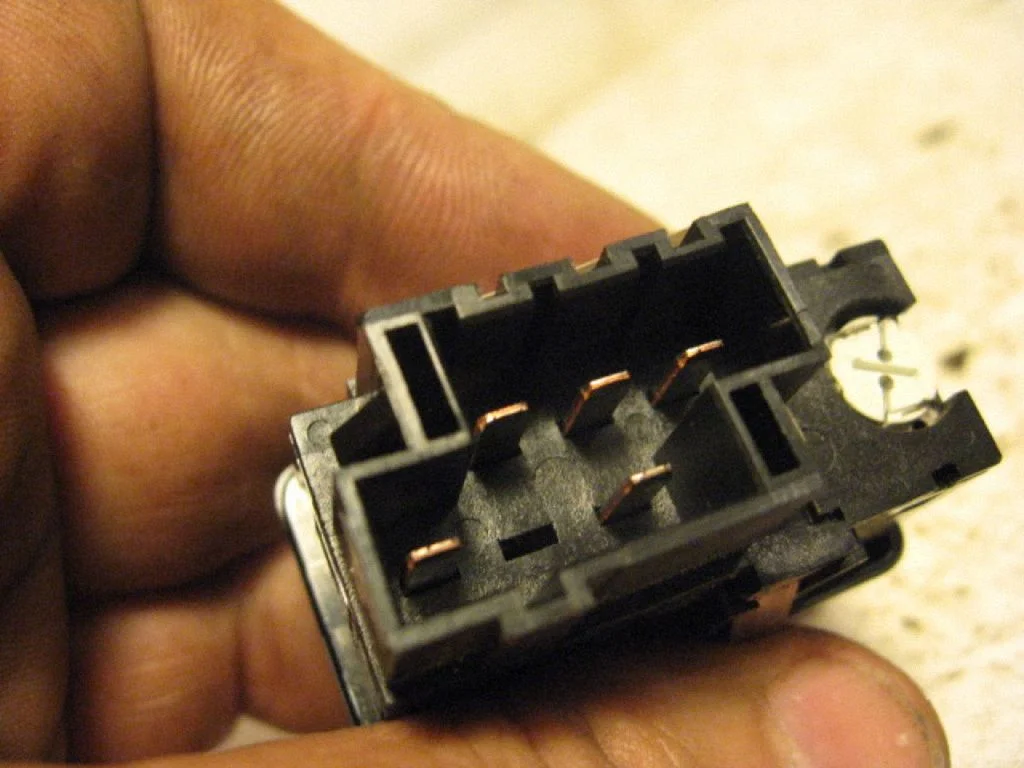 Windscreen/window heater switch 4070