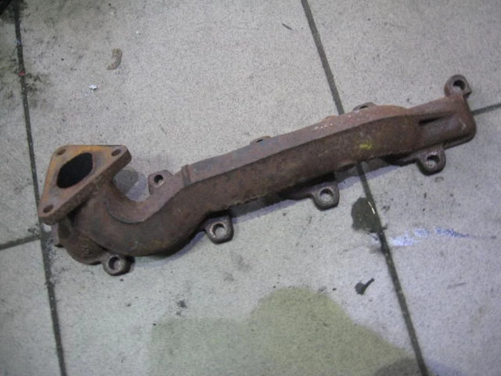 Exhaust manifold A6111420001