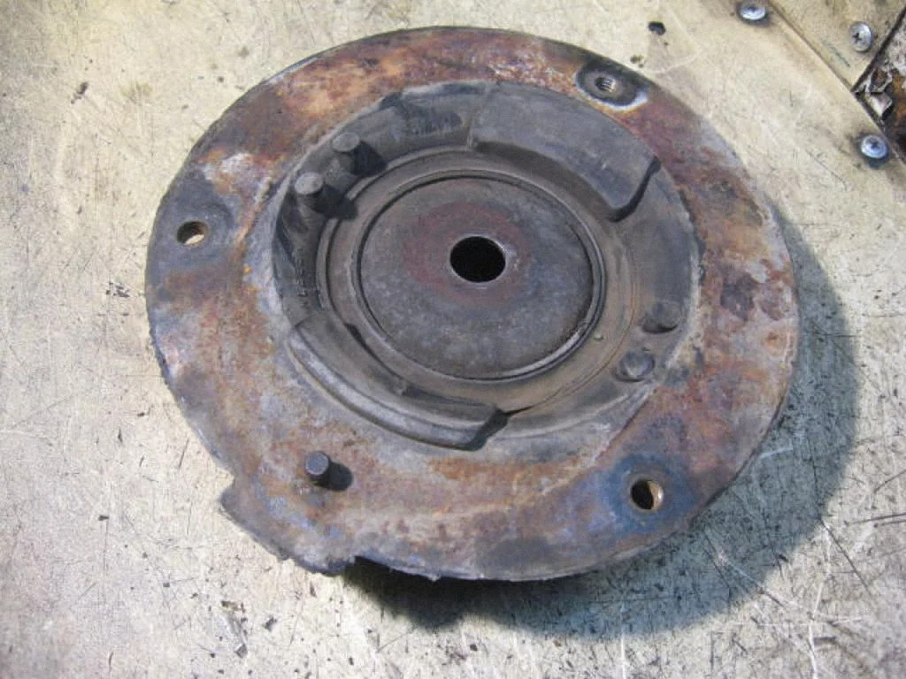 Coil spring mount LE1401N
