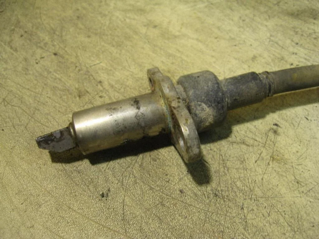 Aizmugurējais bremžu ABS devējs
