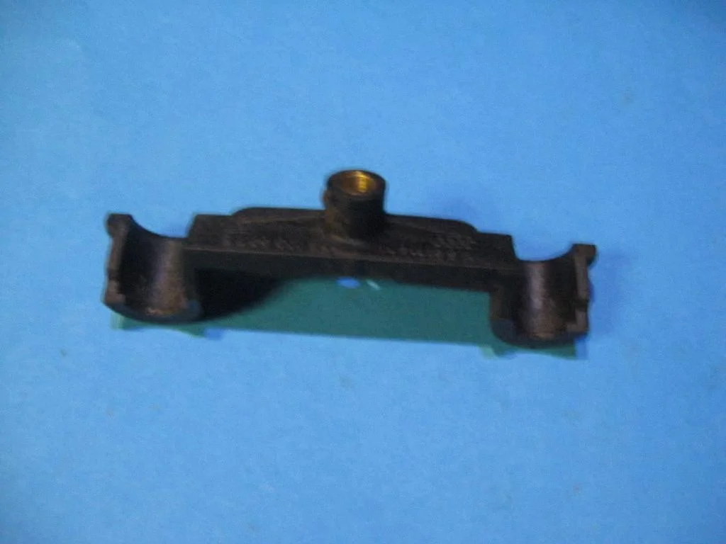 Fuel Injector clamp holder – Audi A6 S6 C4 4A (1994-1997)