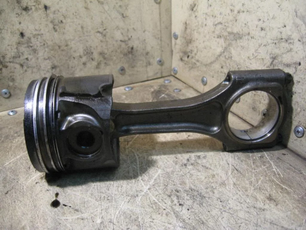 Piston with connecting rod
