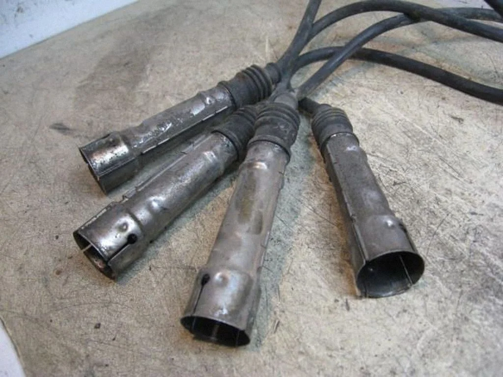 Ignition plug leads