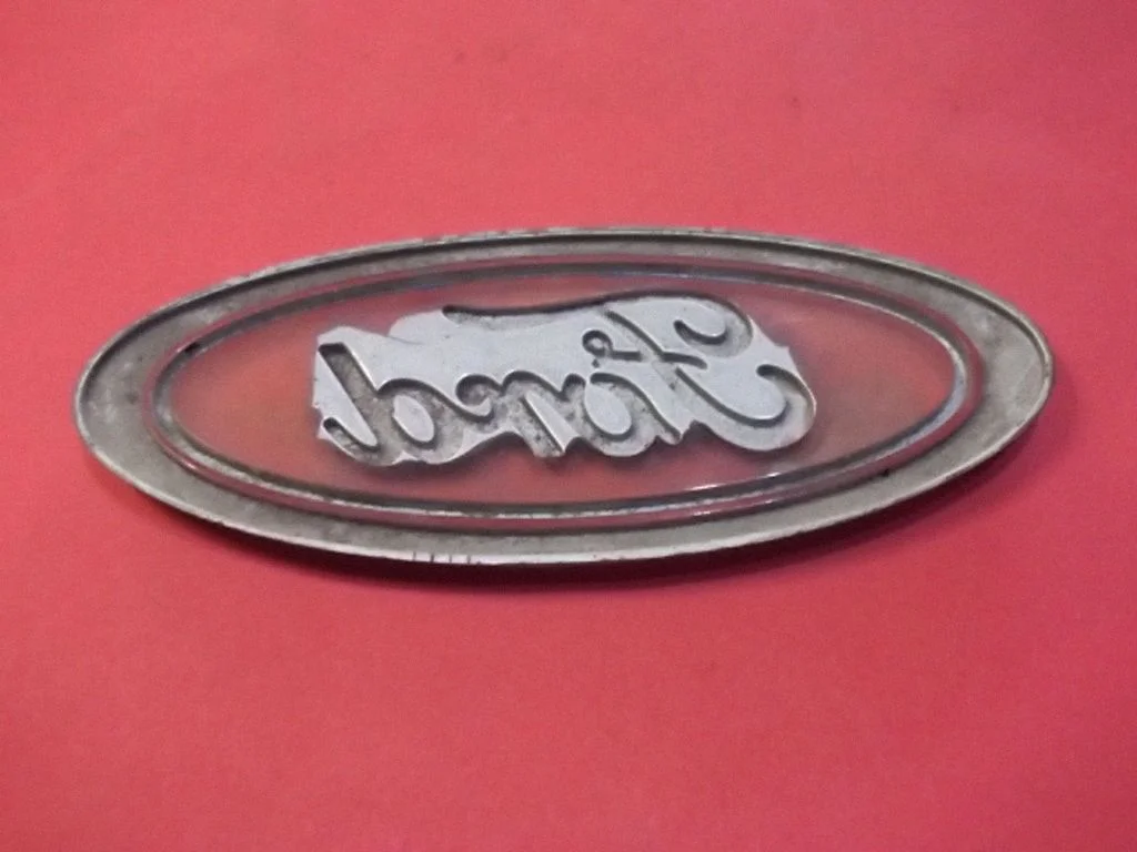 Emblemat producenta / oznaczenie modelu SCORPSIERRA