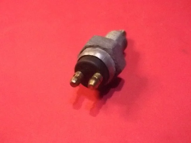 Atpakaļgaitas slēdzis (sensors) D01EC