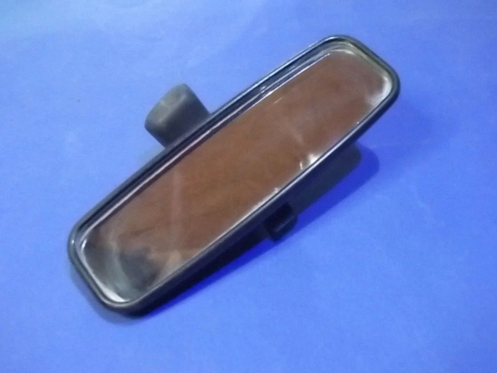 Rear view mirror (interior) E9010056