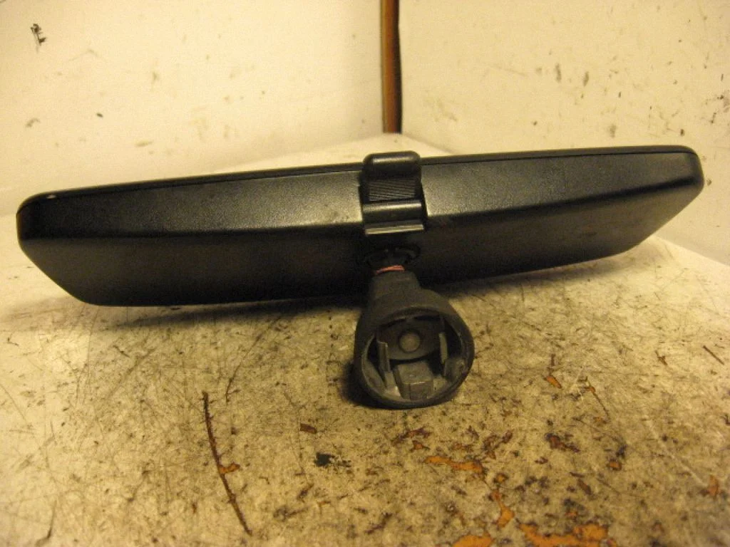 Atpakaļskata spogulis (salonā) E914022