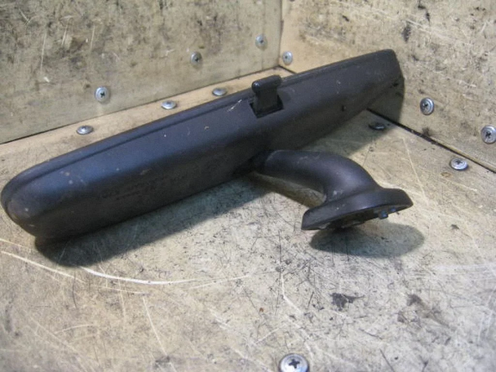 Rear view mirror (interior) – Mitsubishi Pajero Sport I (1996-2008)