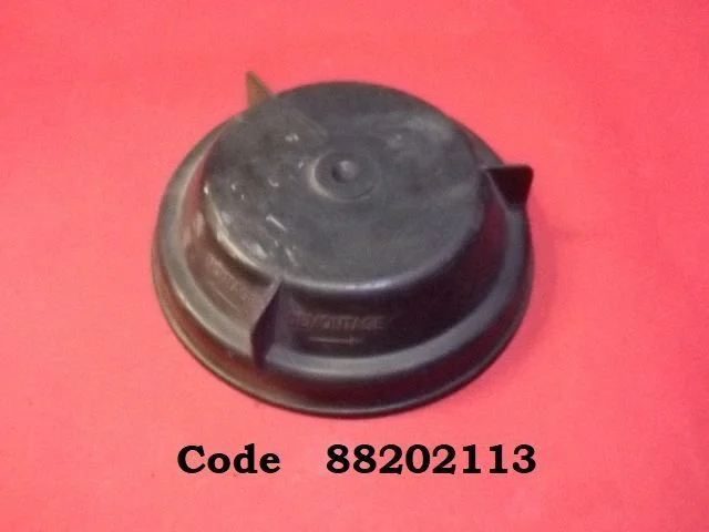 Headlight/headlamp dust cover – Renault Megane I (1995-2002)