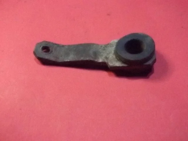 Radiator mount bracket 8A0121261