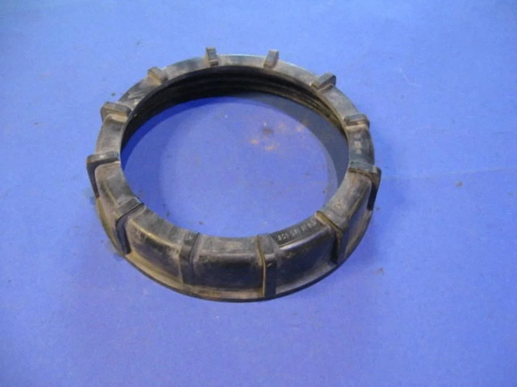 In tank fuel pump screw locking ring/nut 321201375A