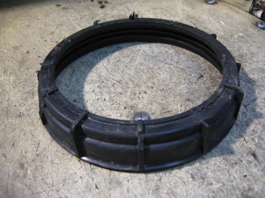 In tank fuel pump screw locking ring/nut 44833