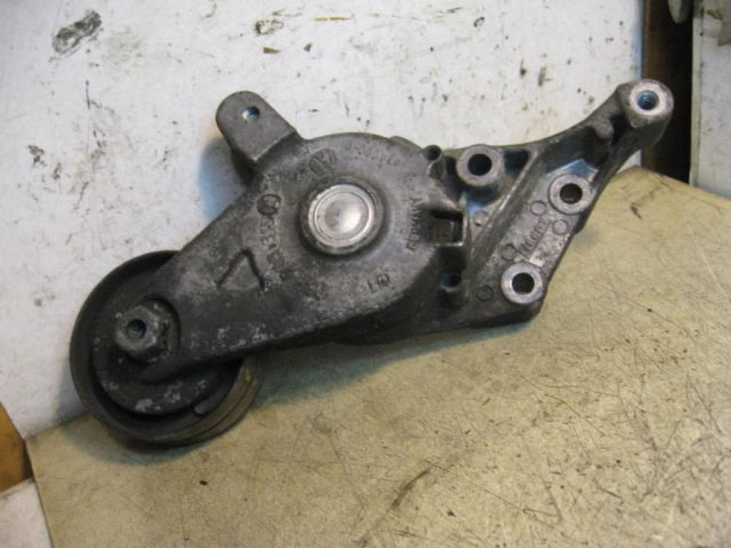 Alternator belt tensioner 038903315434000