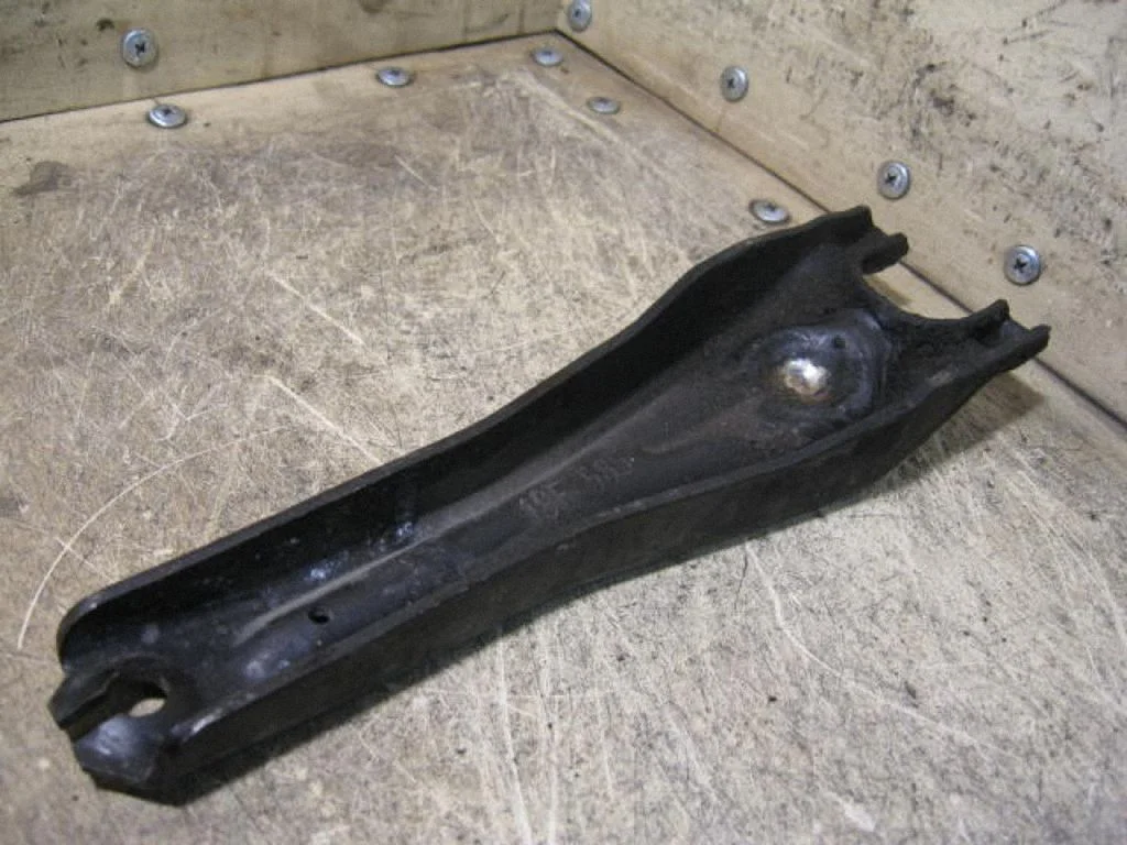 Clutch release arm fork 19F585