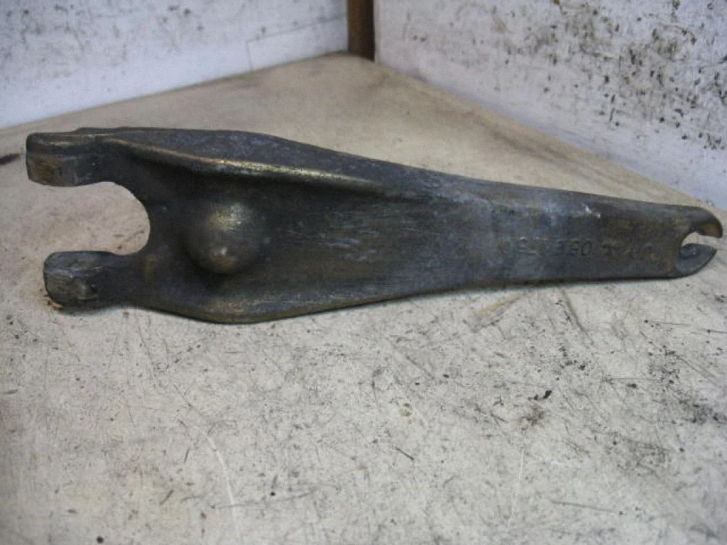 Siduri survelaagri hoob / kahvel – Renault Scenic I (1996-2003)