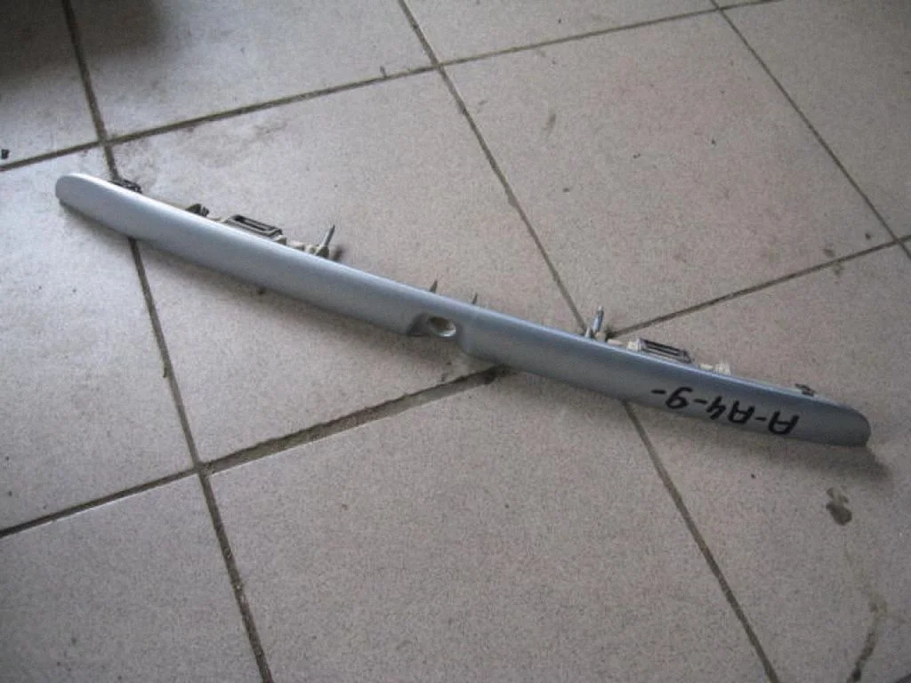Trunk door license plate light bar 8D9827574