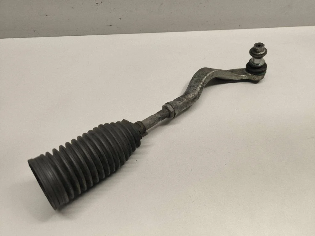 Steering tie rod – right