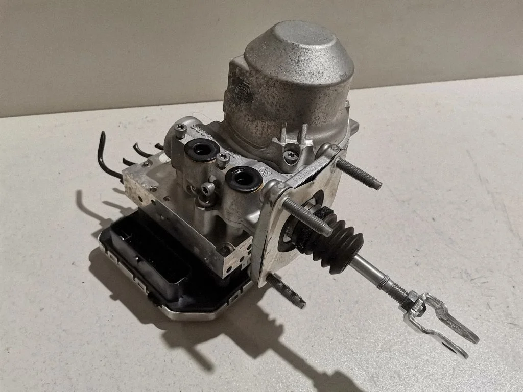 Master brake cylinder 58500GI000