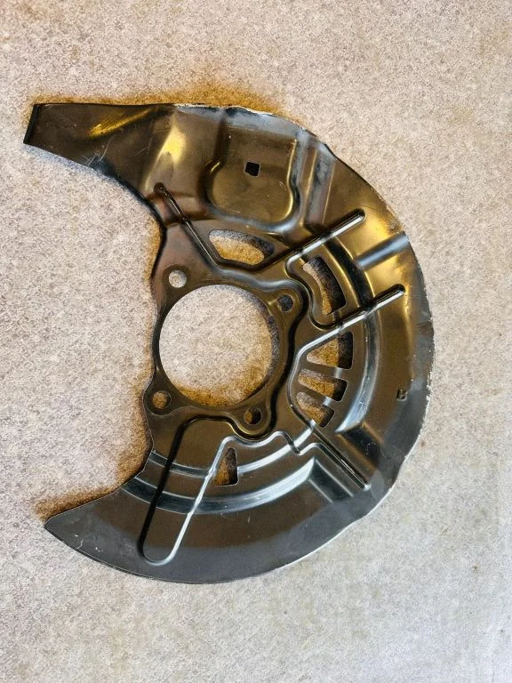 Front brake disc dust cover plate – Lexus RX 450H (2016-)