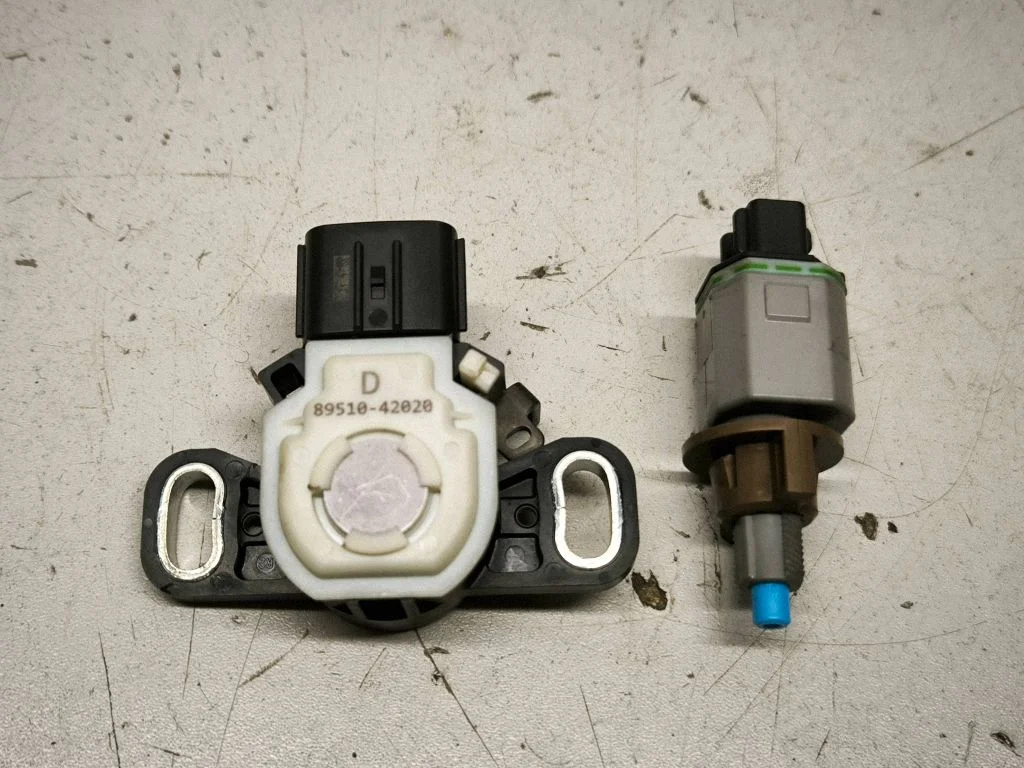 Brake pedal sensor switch 8951042020