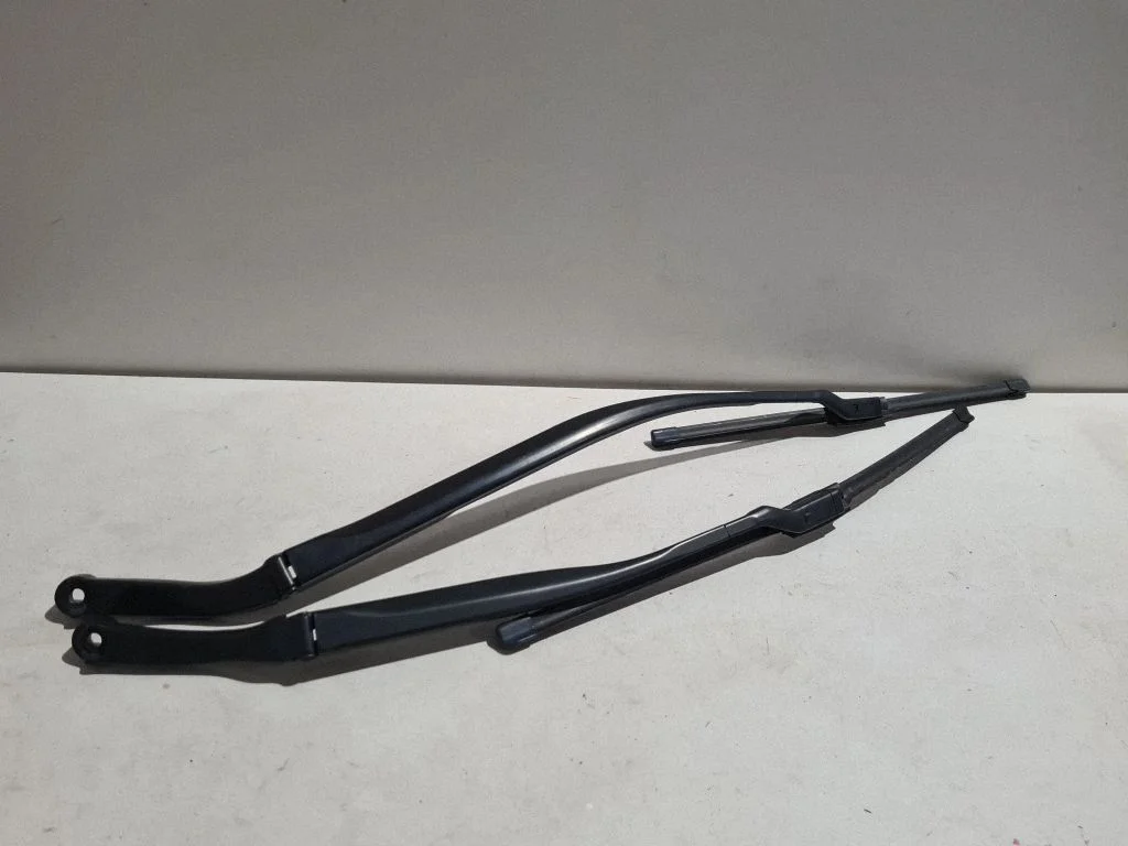 Windshield/front glass wiper blade 670007562