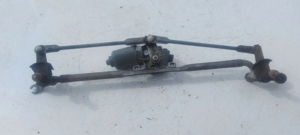 Front wiper linkage and motor – Jeep Grand Cherokee (2010-2021)