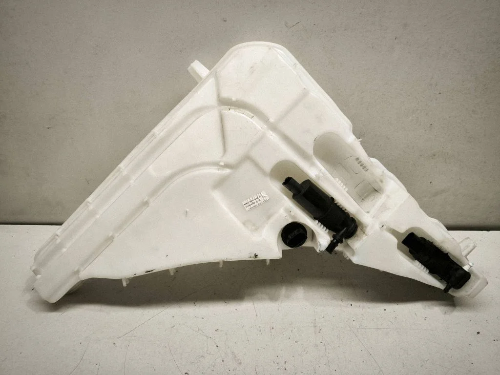 Windshield washer fluid reservoir/tank – Porsche Cayenne (9Y0 9Y3) (2018-)