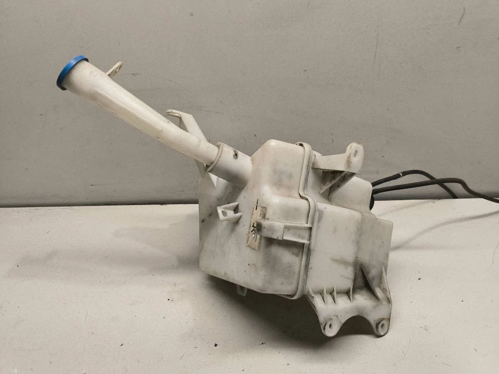 Windshield washer fluid reservoir/tank – Toyota Avensis T270 (2015-2018)