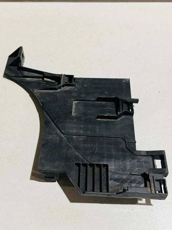 Headlight/headlamp mounting bracket – Land Rover Evoque I (2011-2018)