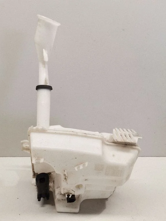 Logu mazgāšanas šķidruma tvertne BV6117B613CB