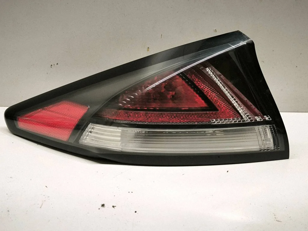 Rear/tail lights 92401G2200