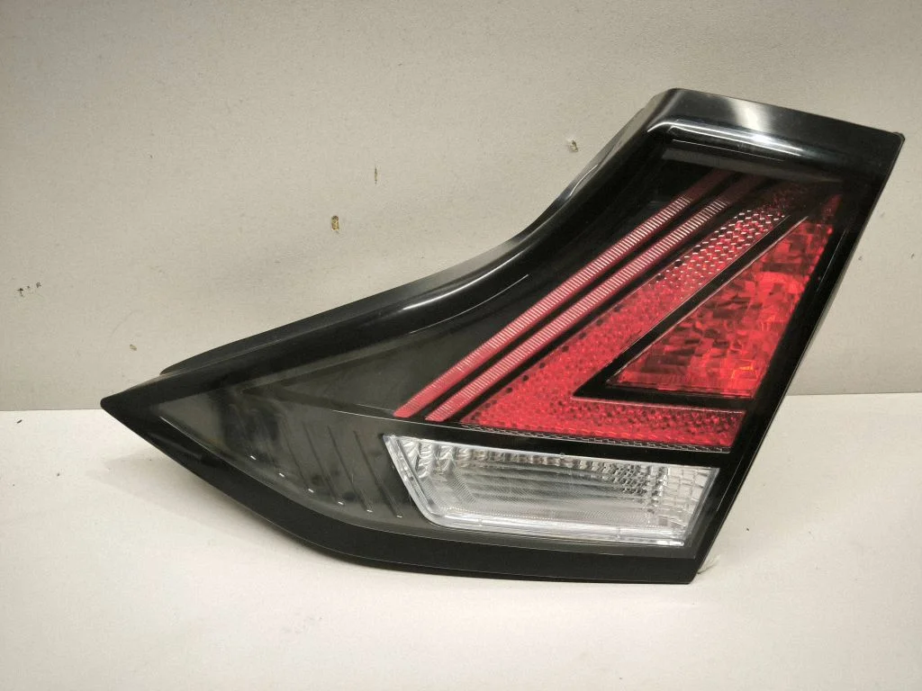Tailgate rear/tail lights 92404G2200