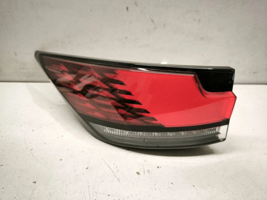 Rear/tail lights – left