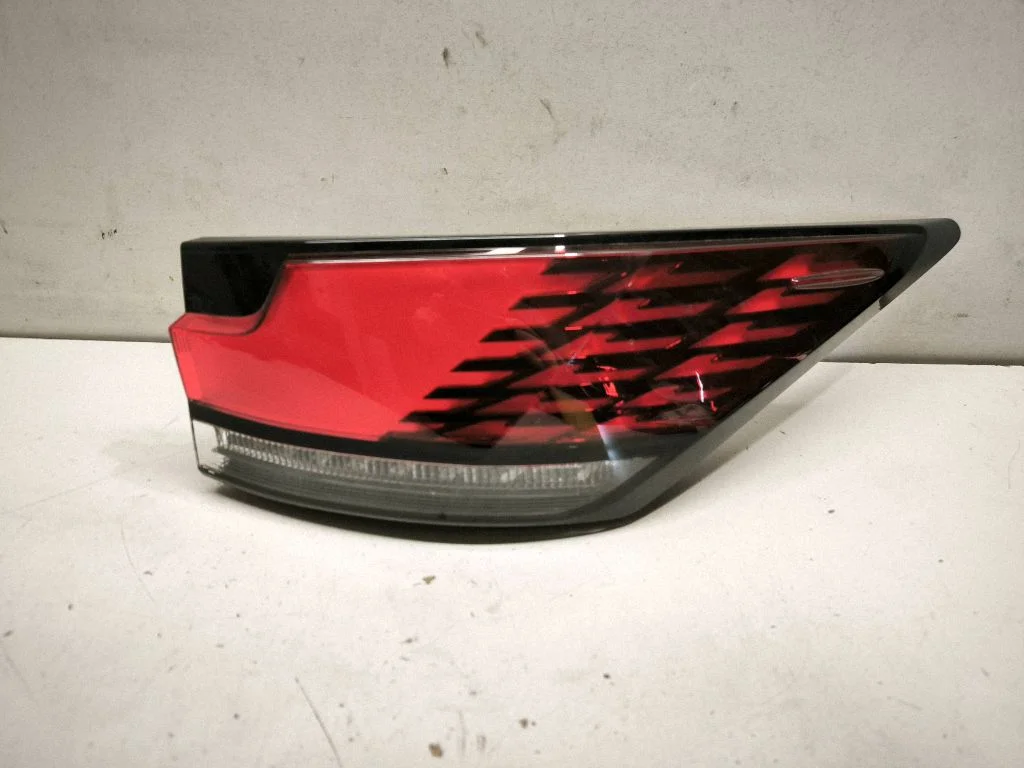 Rear/tail lights – right