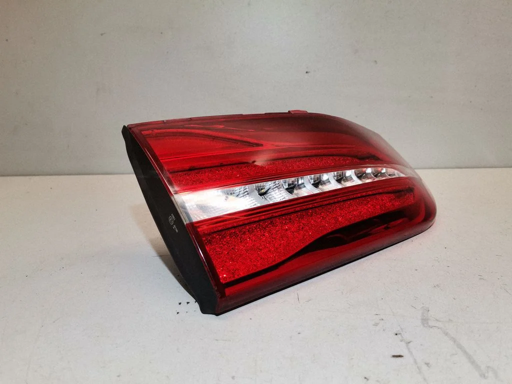 Tailgate rear/tail lights – left