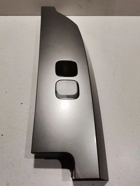 Tail light part L8B228660