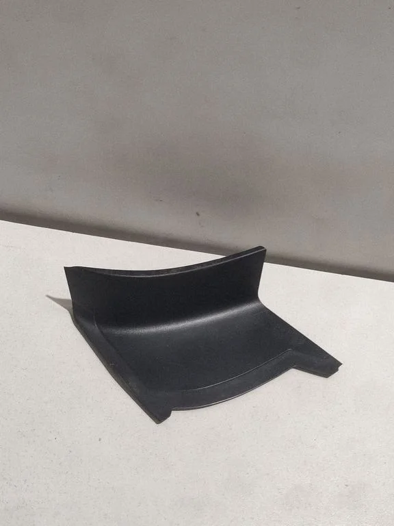 Rear/tail light trim molding 95B945309F