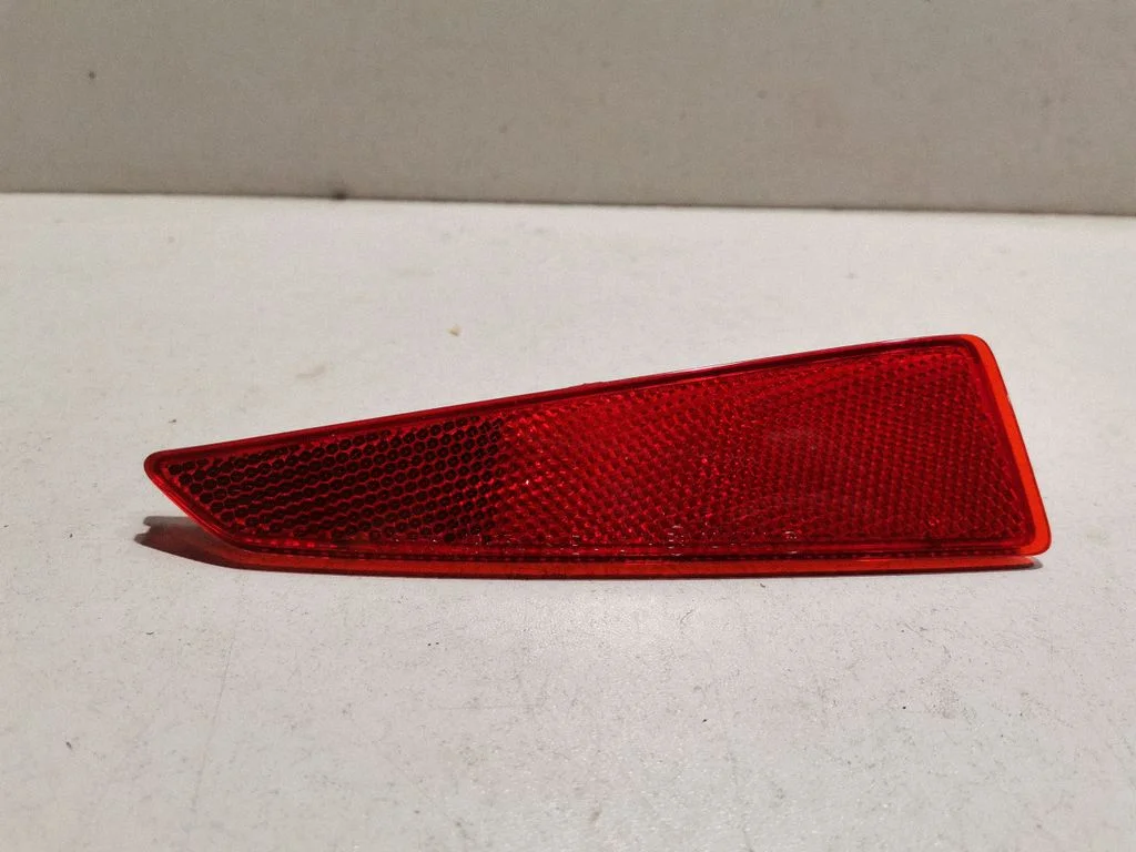 Rear tail light reflector 48154