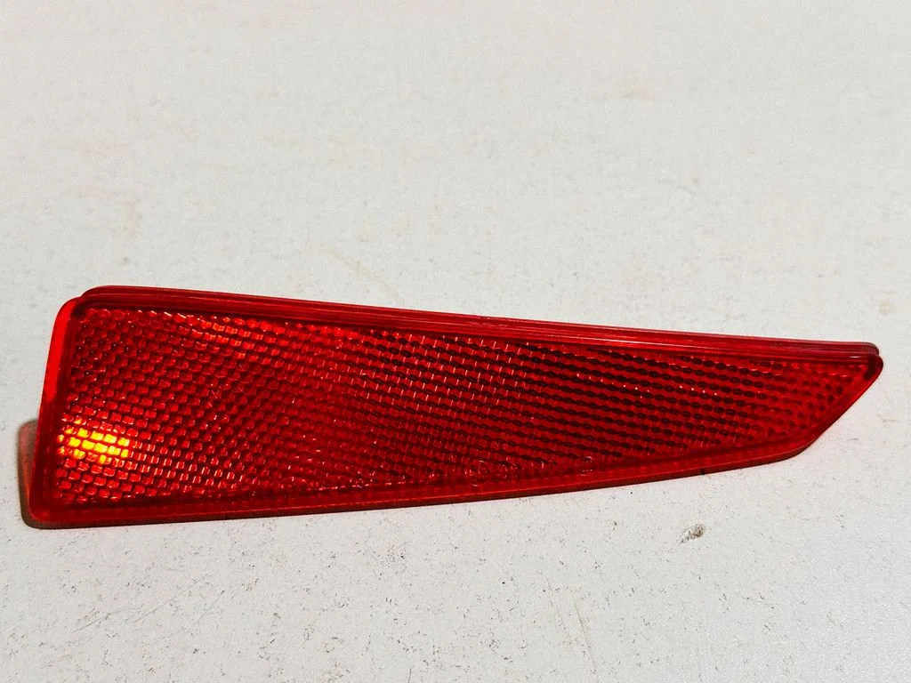 Rear tail light reflector 48154