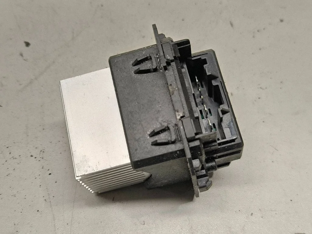 Heater blower motor/fan resistor 9240713