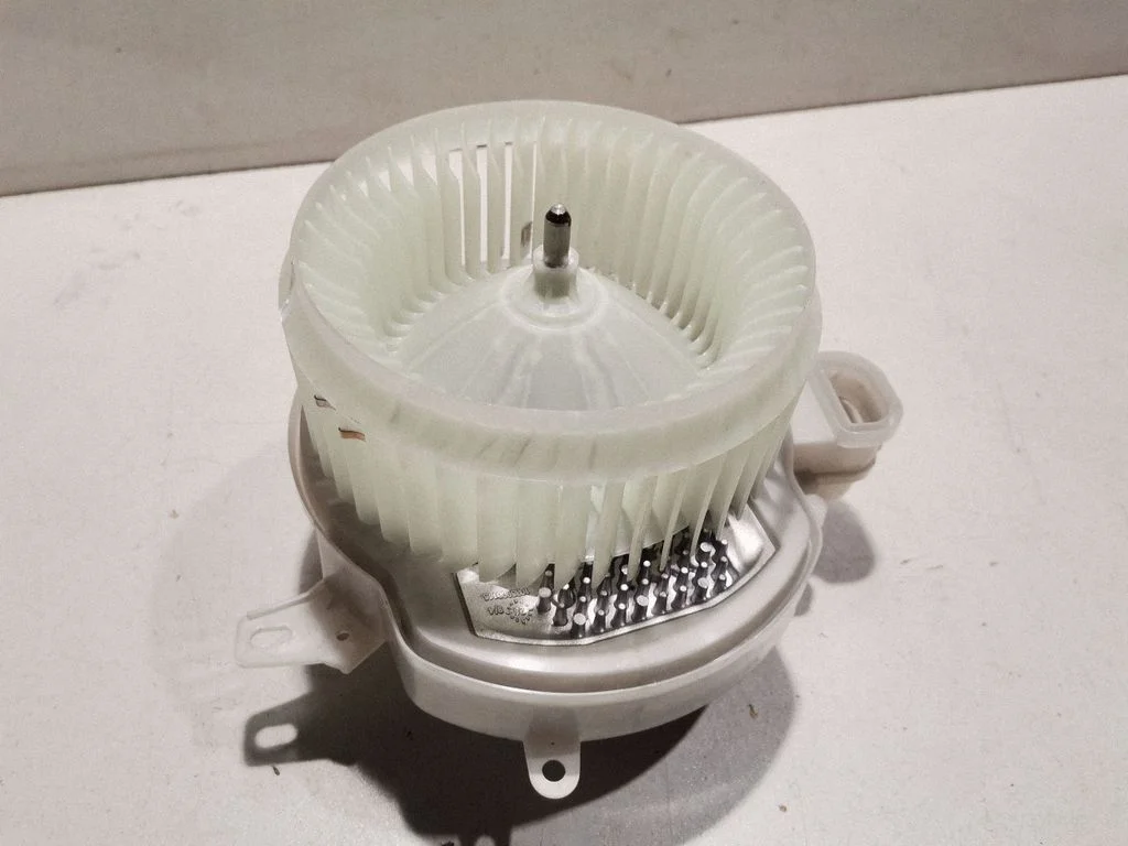 Heater fan/blower L8B219E624AA