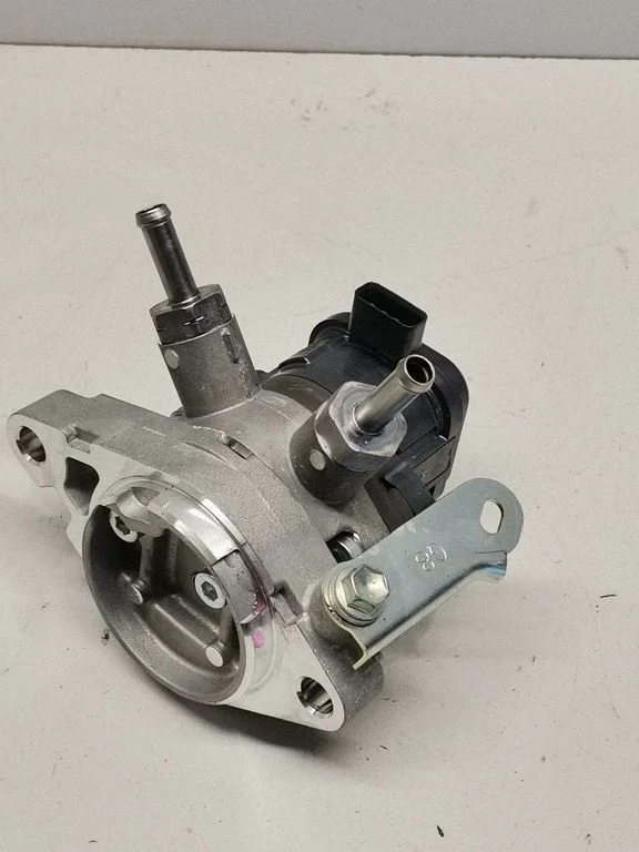 Water pump 08101078