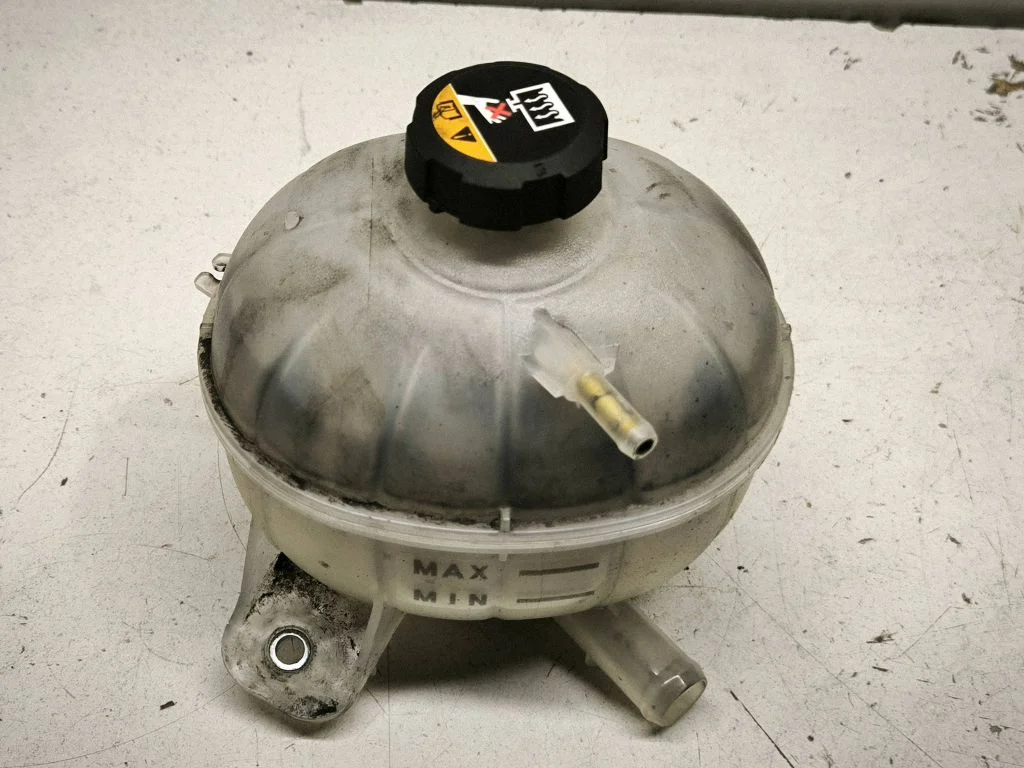Coolant expansion tank/reservoir 25430D3700