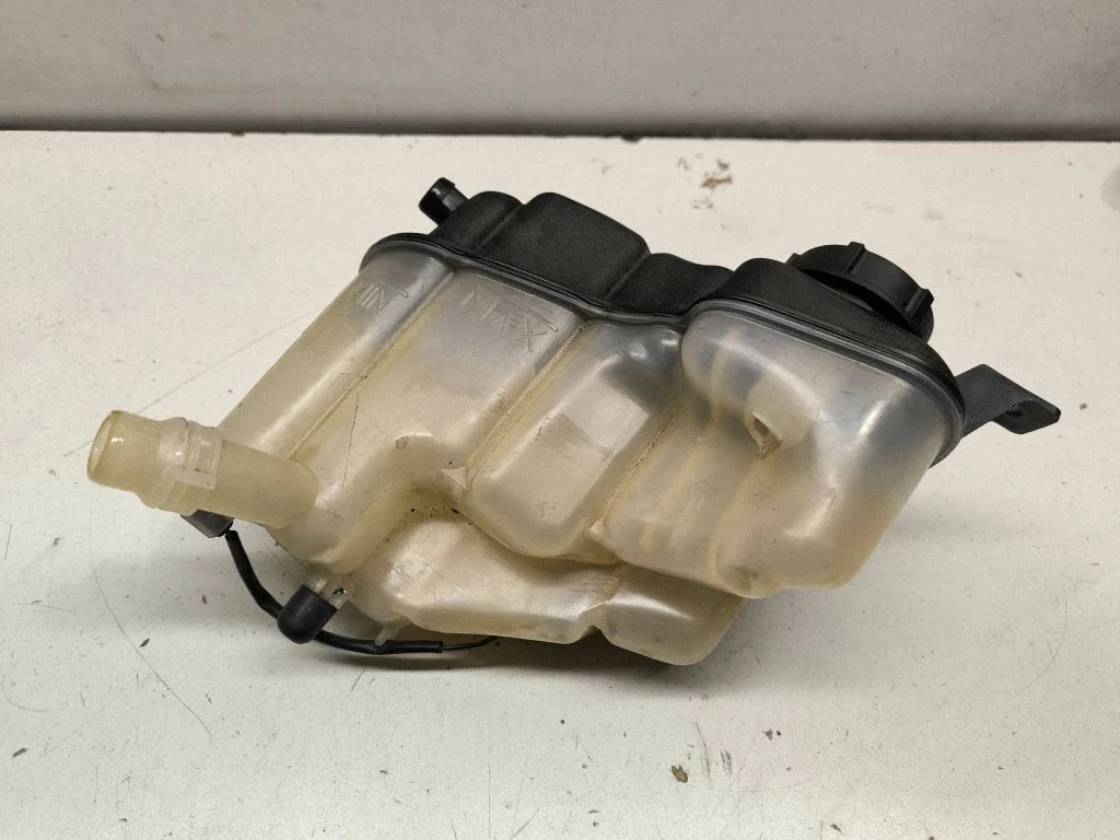 Coolant expansion tank/reservoir FK728K218AA