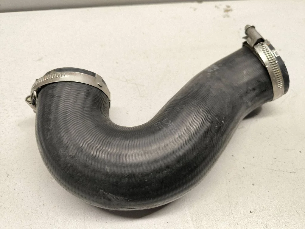 Intercooler hose/pipe 7P0145972D