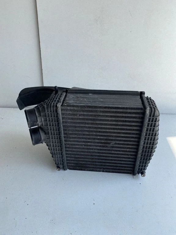 Vahejahuti radiaator 16474839