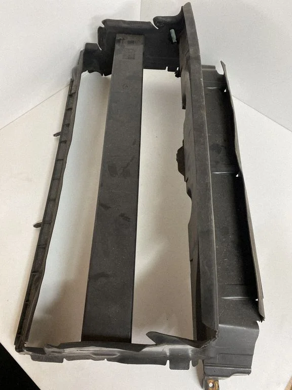 Radiaatori tugipaneel – Land Rover Range Rover Sport L320 (2005-2013)